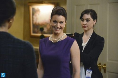 Scandal-Episode-3-07-Everything-s-Coming-Up-Mellie-Promotional-Photos-scandal-abc-36008819-595-396